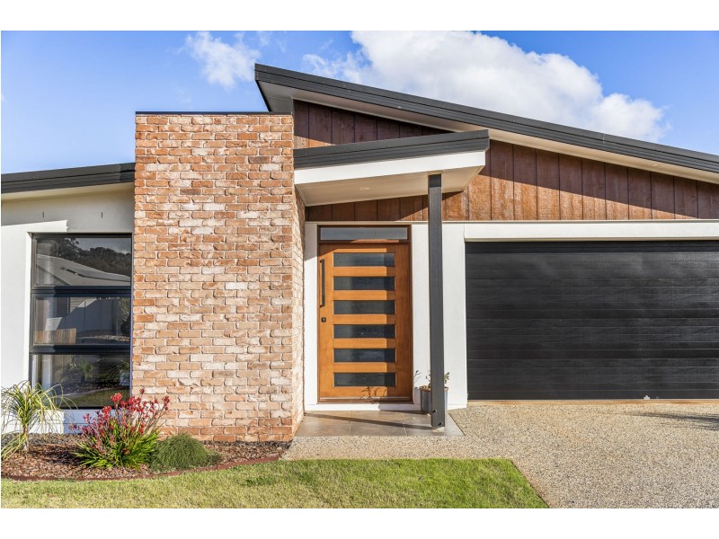 10 Madonna Circuit, Middle Ridge QLD 4350