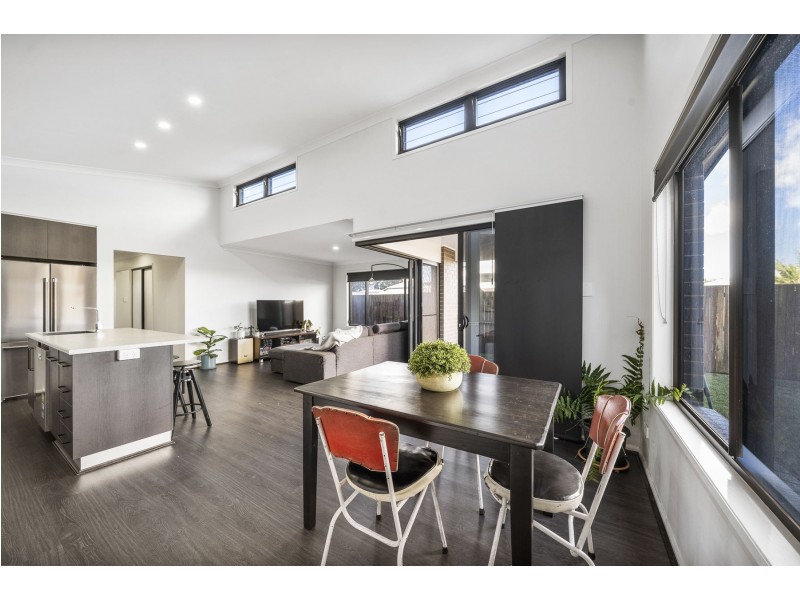 10 Madonna Circuit, Middle Ridge QLD 4350
