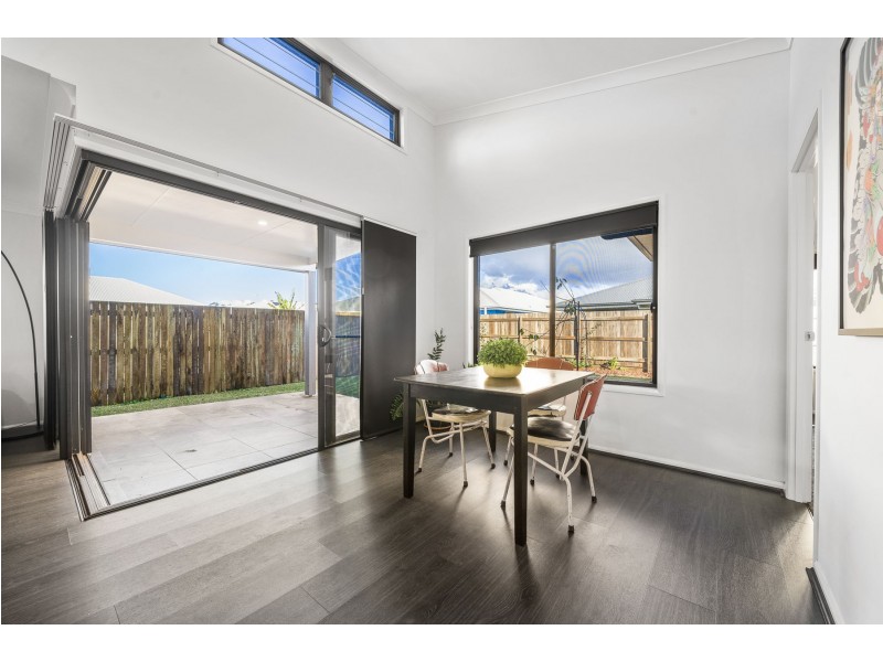 10 Madonna Circuit, Middle Ridge QLD 4350