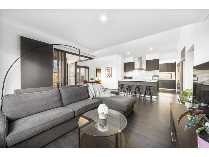 10 Madonna Circuit, Middle Ridge QLD 4350