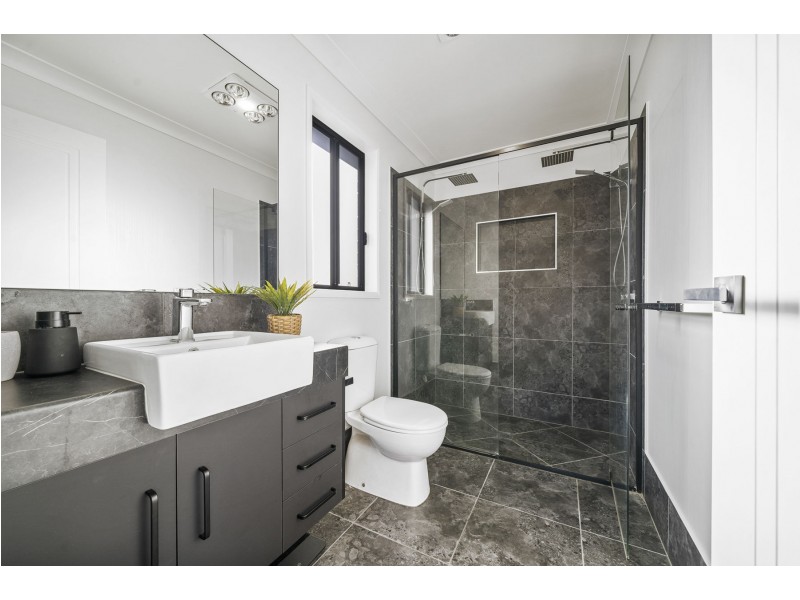 10 Madonna Circuit, Middle Ridge QLD 4350