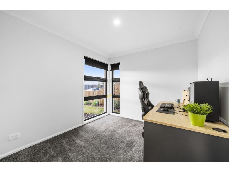 10 Madonna Circuit, Middle Ridge QLD 4350