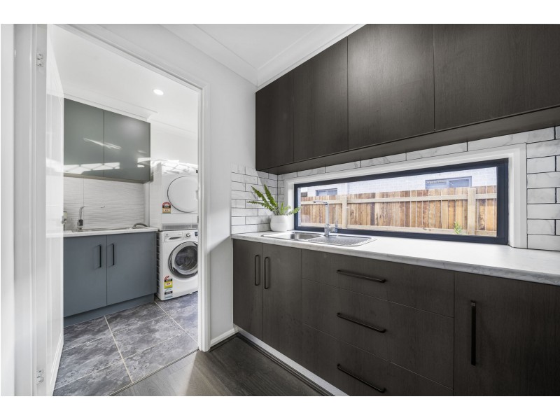 10 Madonna Circuit, Middle Ridge QLD 4350