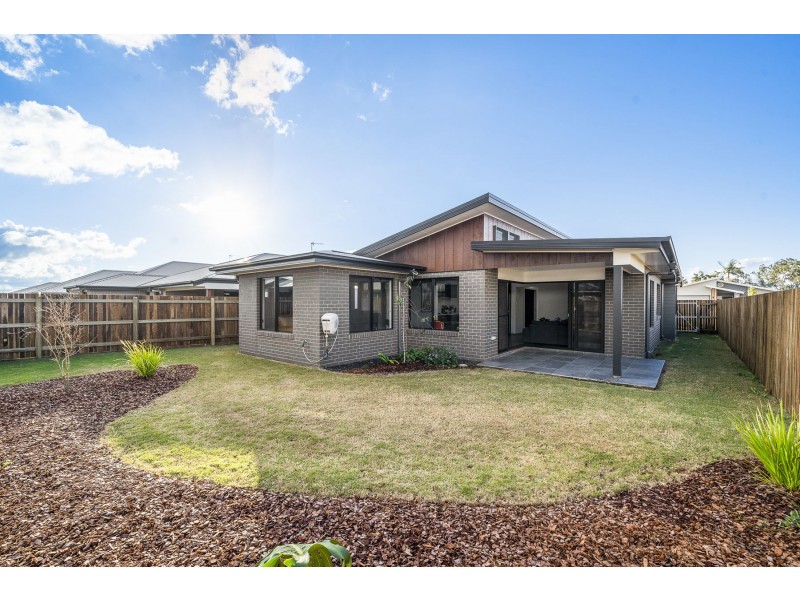 10 Madonna Circuit, Middle Ridge QLD 4350