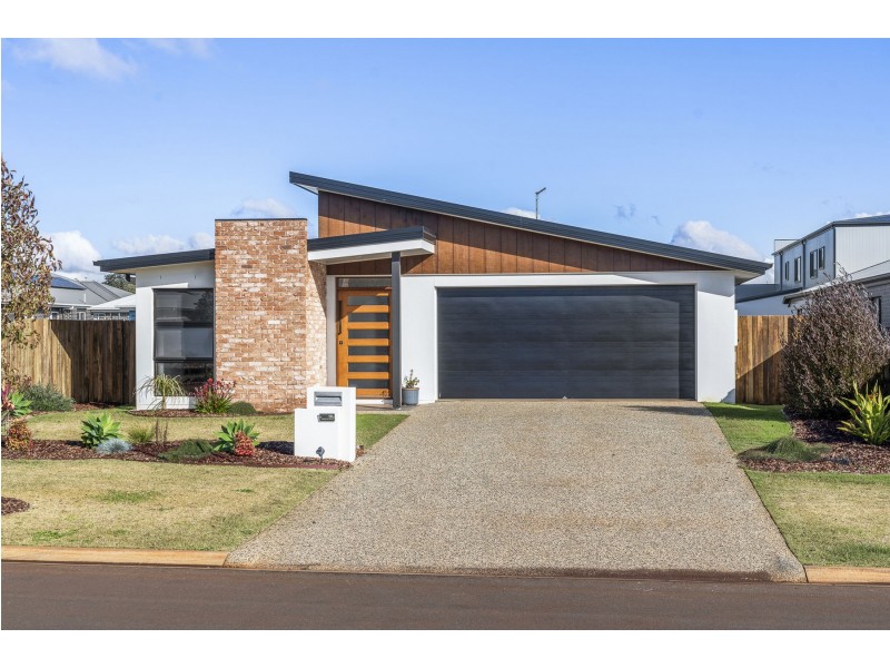 10 Madonna Circuit, Middle Ridge QLD 4350