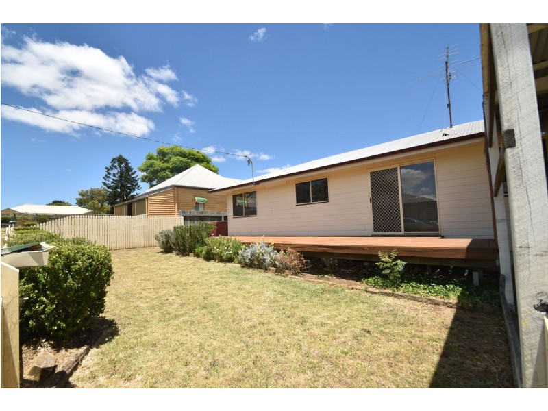 8 Monash Lane, Newtown QLD 4350