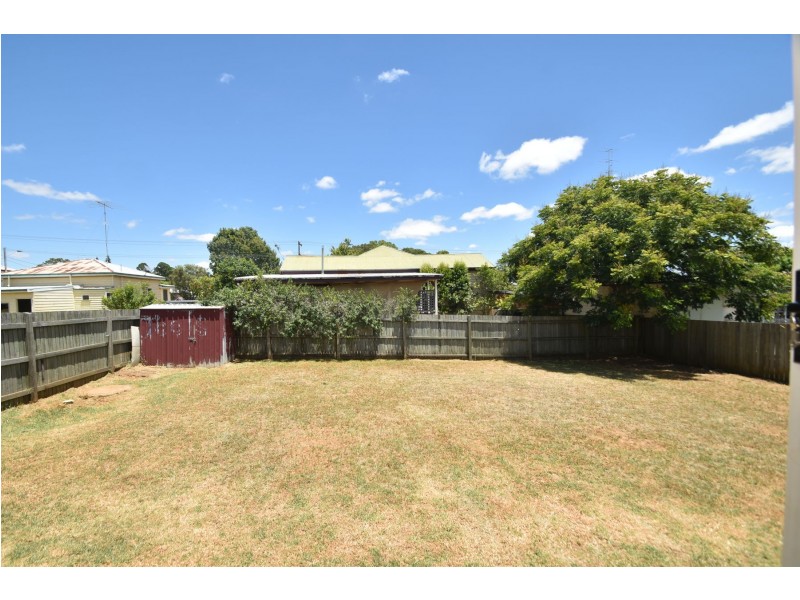 8 Monash Lane, Newtown QLD 4350