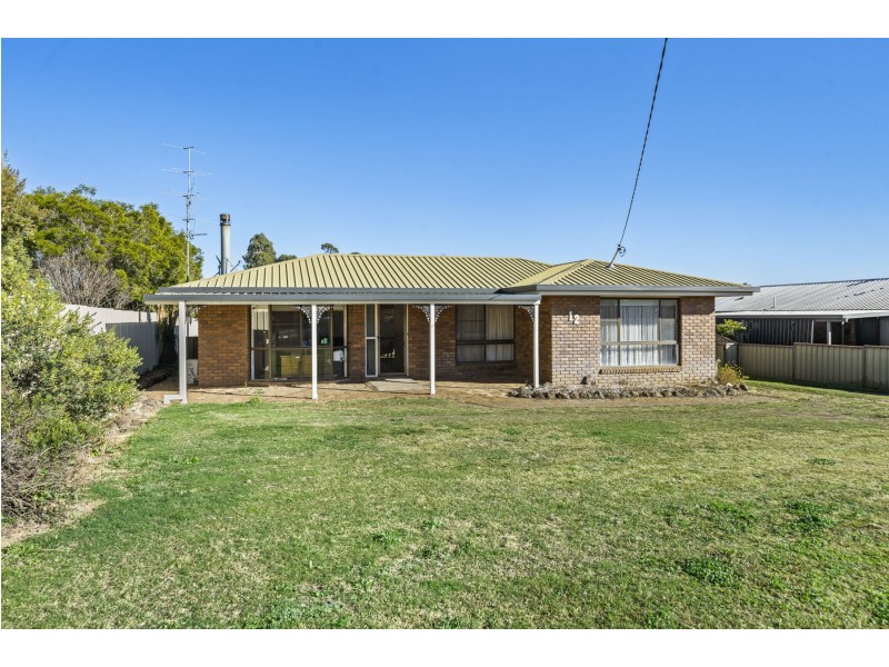 12 Thomas Street, Cambooya QLD 4358