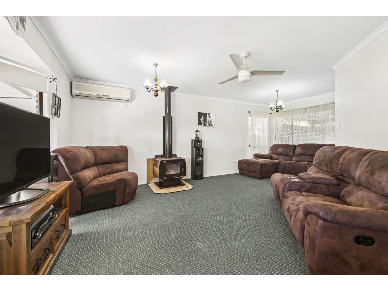 12 Thomas Street, Cambooya QLD 4358