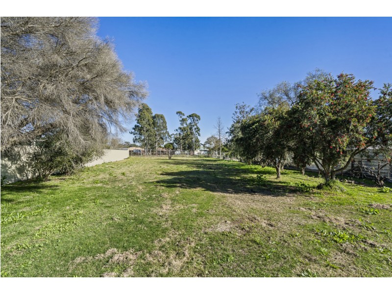 12 Thomas Street, Cambooya QLD 4358