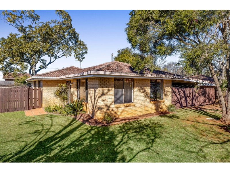 16 Magnolia Street, Centenary Heights QLD 4350