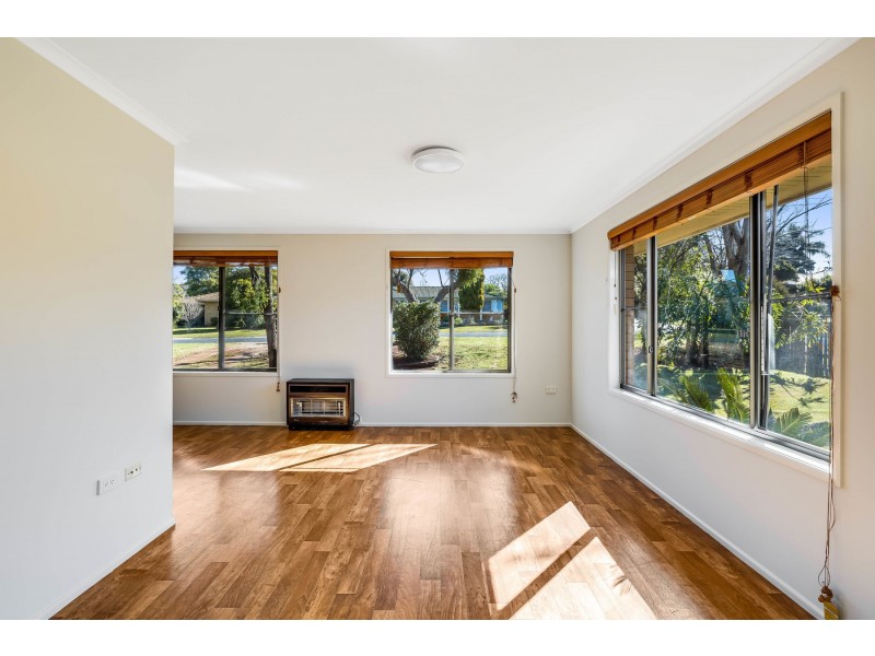 16 Magnolia Street, Centenary Heights QLD 4350