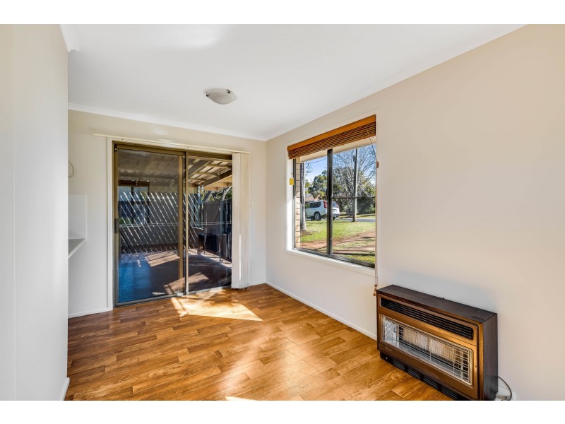 16 Magnolia Street, Centenary Heights QLD 4350