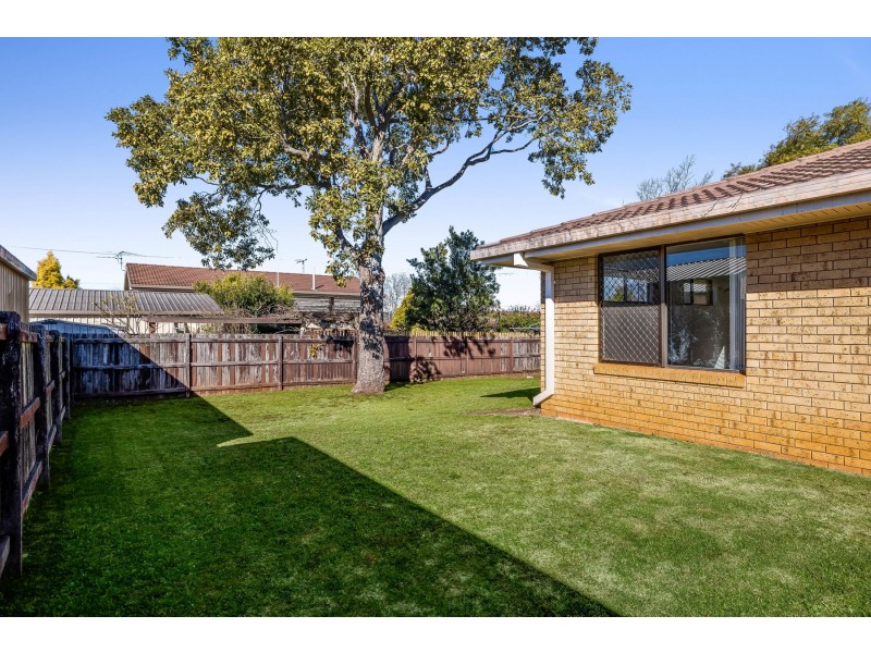 16 Magnolia Street, Centenary Heights QLD 4350