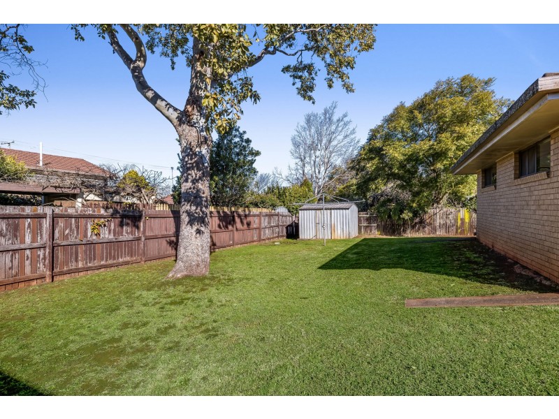 16 Magnolia Street, Centenary Heights QLD 4350