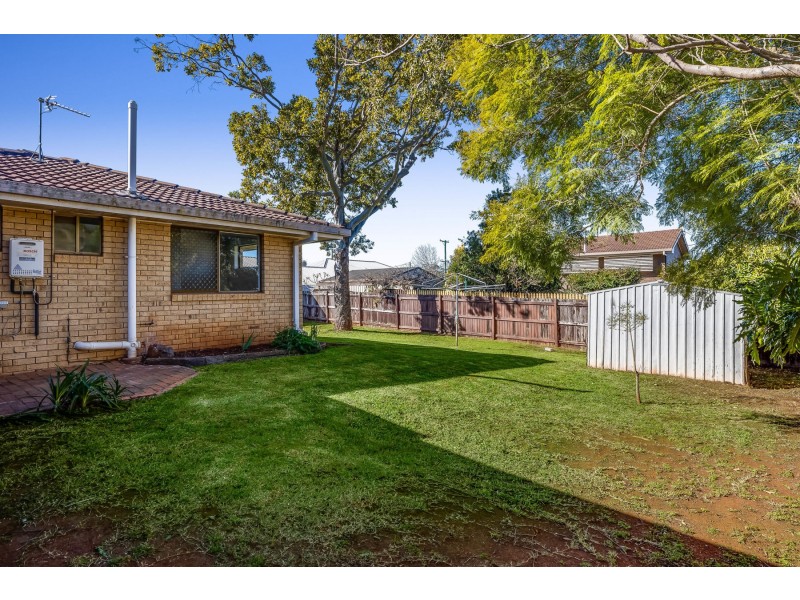 16 Magnolia Street, Centenary Heights QLD 4350