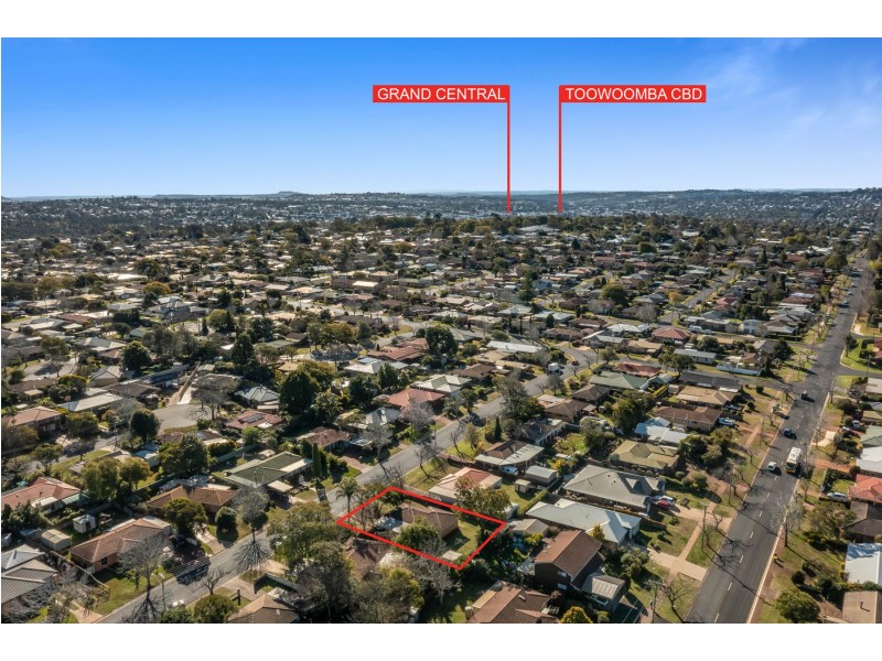 16 Magnolia Street, Centenary Heights QLD 4350