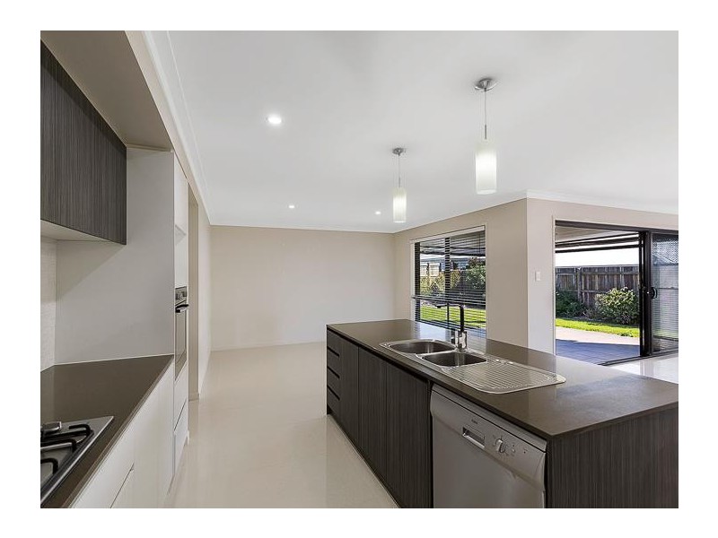 39 Pugh Street, Middle Ridge QLD 4350