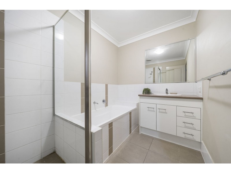 2/750 Boundary Street, Glenvale QLD 4350