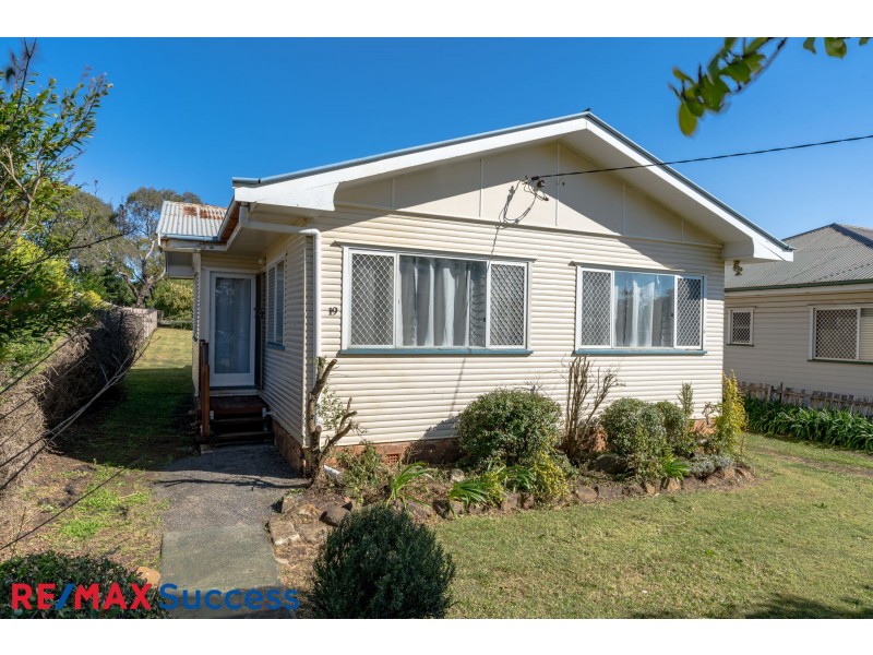 19 Ellis Street, Wilsonton QLD 4350