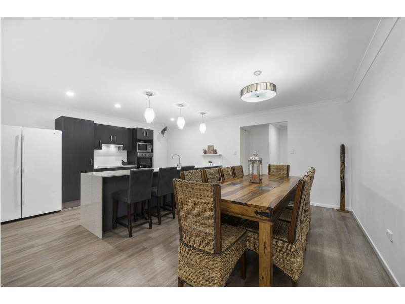 16 Mary Drive, Murphys Creek QLD 4352