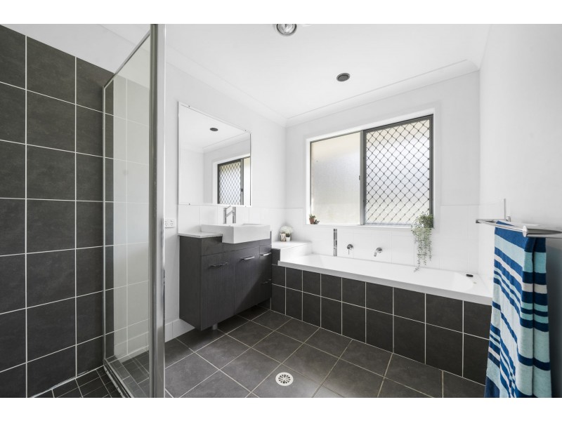 16 Mary Drive, Murphys Creek QLD 4352