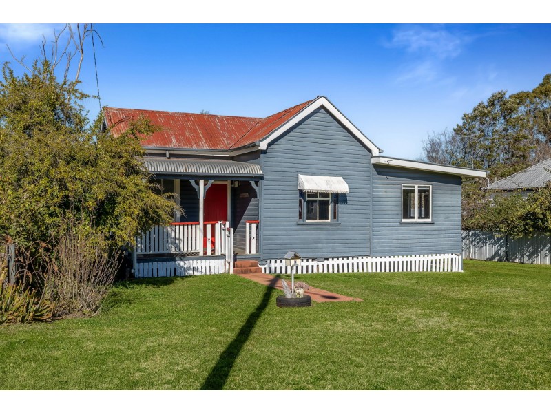 2 Glasgow Street, North Toowoomba QLD 4350