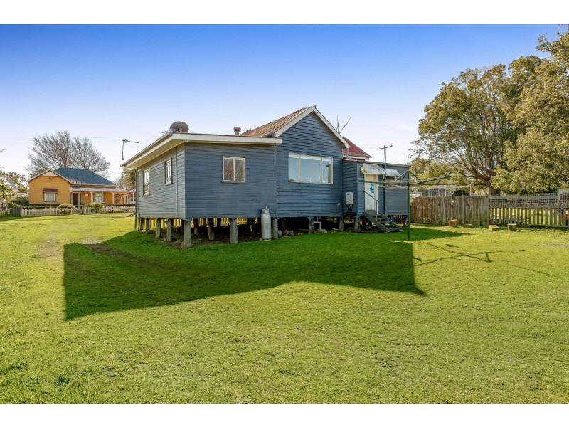 2 Glasgow Street, North Toowoomba QLD 4350