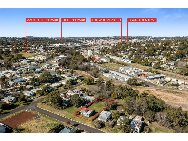 2 Glasgow Street, North Toowoomba QLD 4350