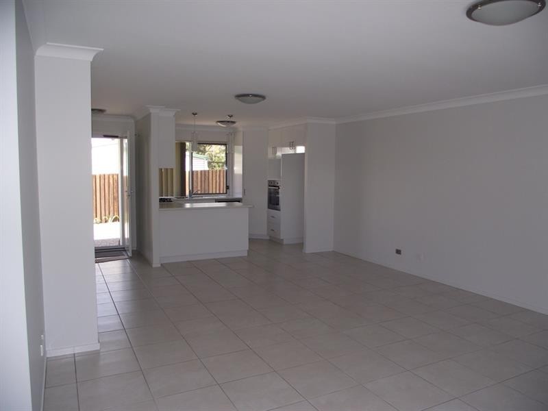 2/73 Bridge Street, Mount Lofty QLD 4350