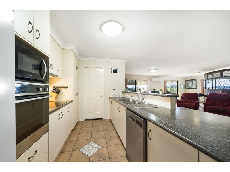 8 Tower Crescent, Gowrie Junction QLD 4352