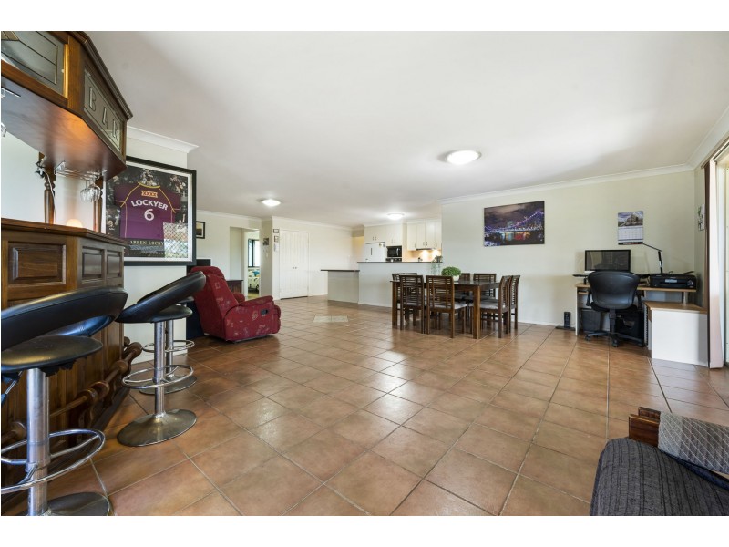 8 Tower Crescent, Gowrie Junction QLD 4352