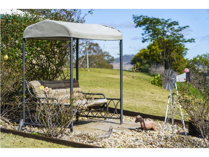 8 Tower Crescent, Gowrie Junction QLD 4352