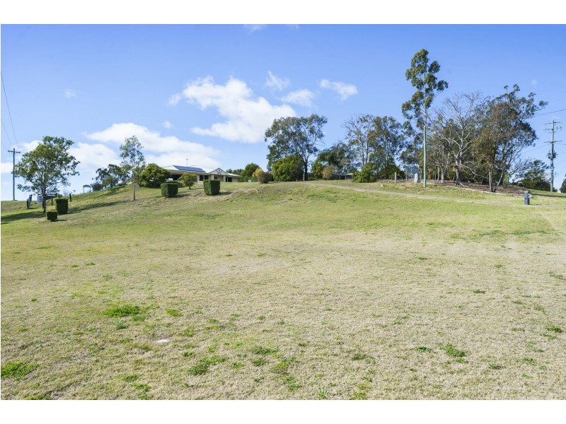 8 Tower Crescent, Gowrie Junction QLD 4352