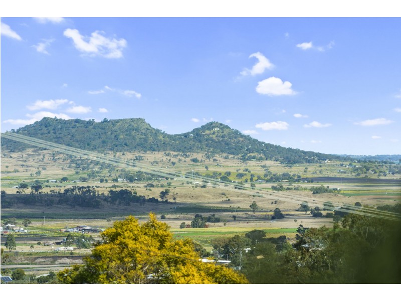 8 Tower Crescent, Gowrie Junction QLD 4352