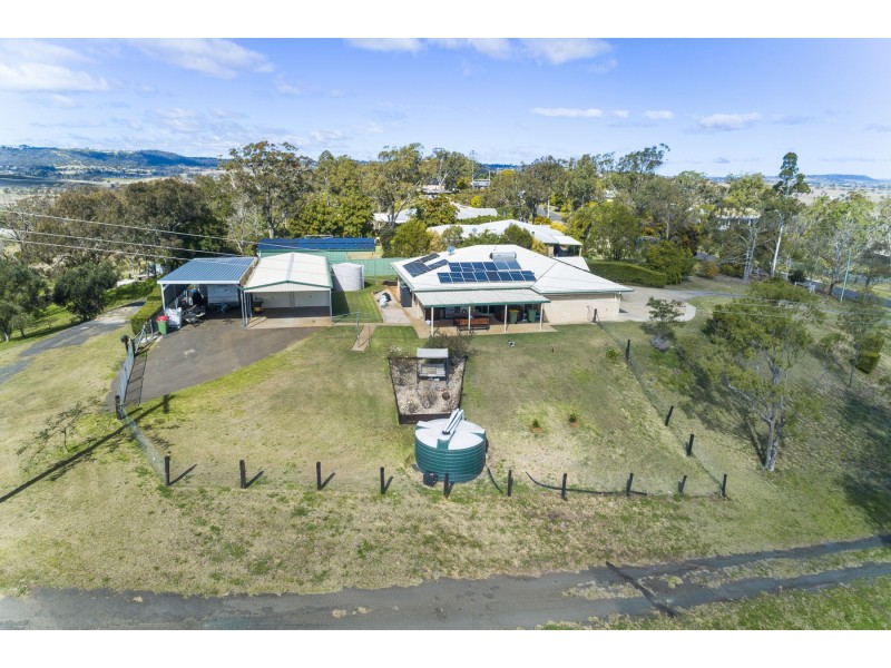 8 Tower Crescent, Gowrie Junction QLD 4352