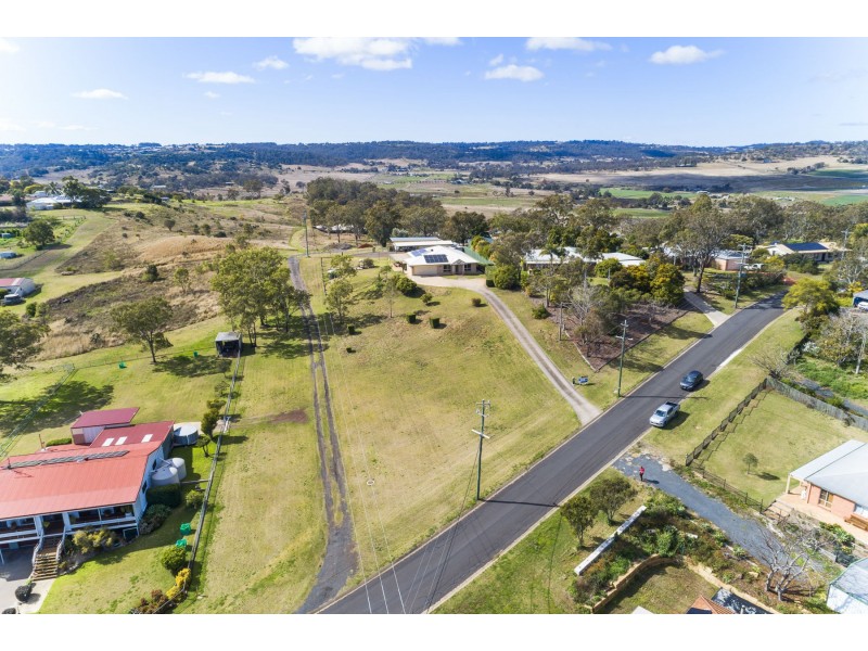 8 Tower Crescent, Gowrie Junction QLD 4352