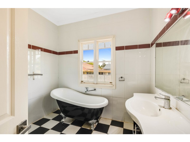 167 West Street, Newtown QLD 4350