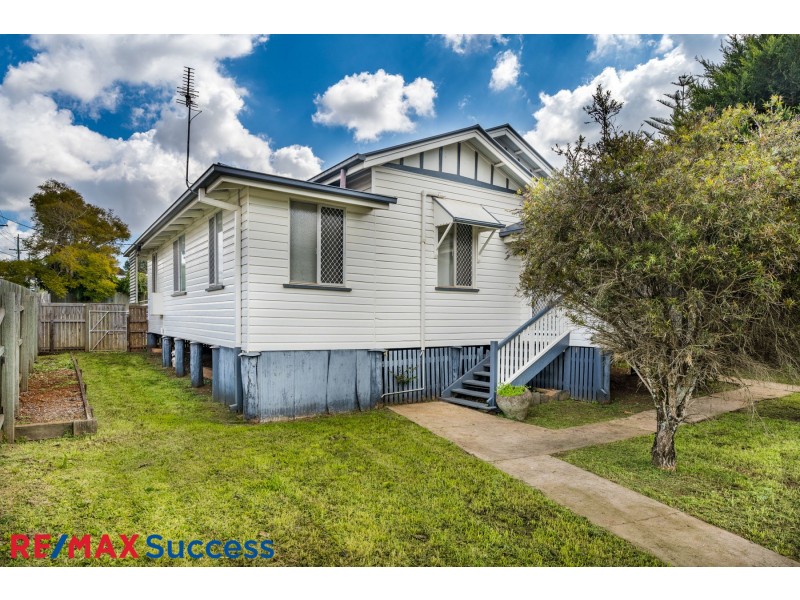 169 West Street, Newtown QLD 4350