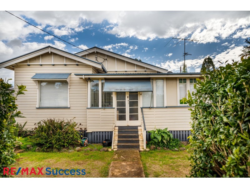 211 Campbell Street, Newtown QLD 4350