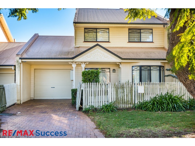 43 Lydwin Crescent, East Toowoomba QLD 4350
