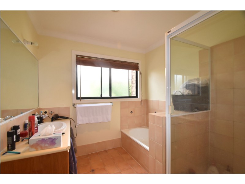 43 Lydwin Crescent, East Toowoomba QLD 4350
