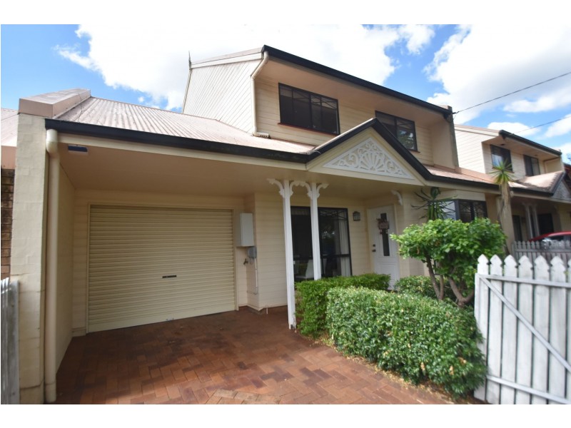 43 Lydwin Crescent, East Toowoomba QLD 4350
