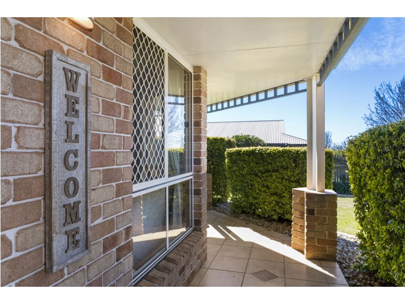 21 Scullin Street, Middle Ridge QLD 4350