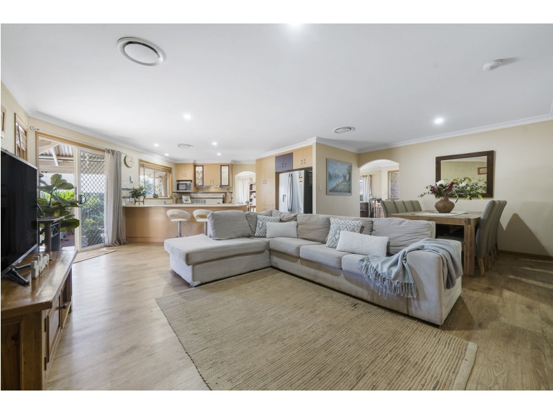 21 Scullin Street, Middle Ridge QLD 4350