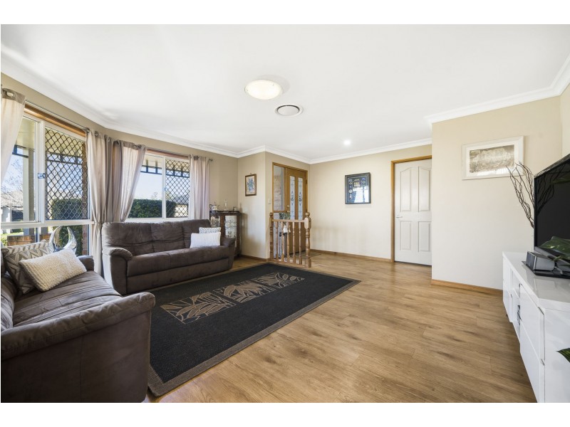 21 Scullin Street, Middle Ridge QLD 4350