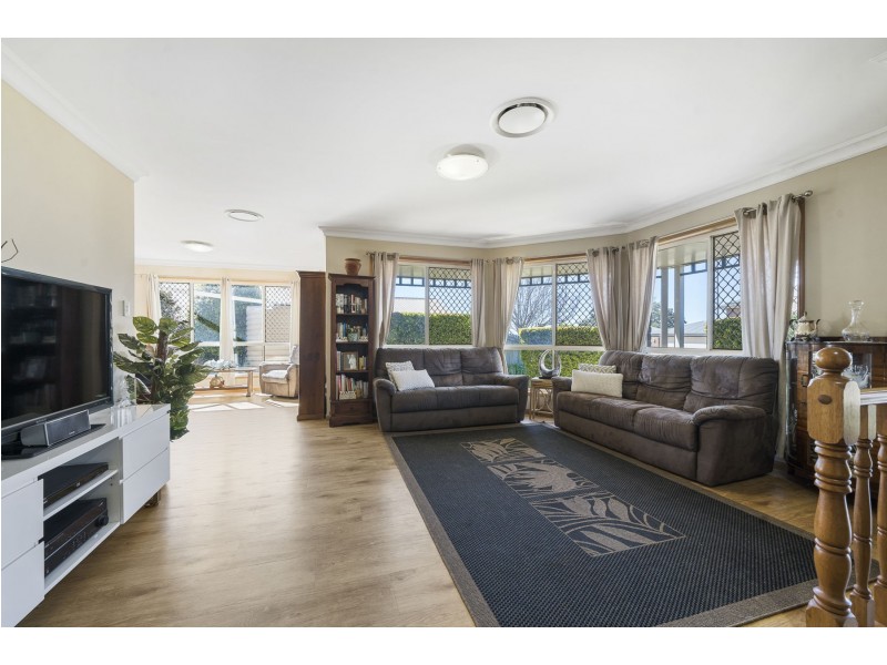 21 Scullin Street, Middle Ridge QLD 4350