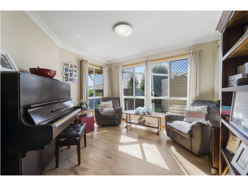 21 Scullin Street, Middle Ridge QLD 4350