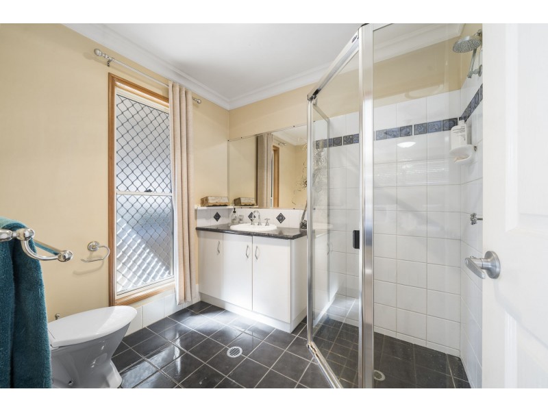 21 Scullin Street, Middle Ridge QLD 4350