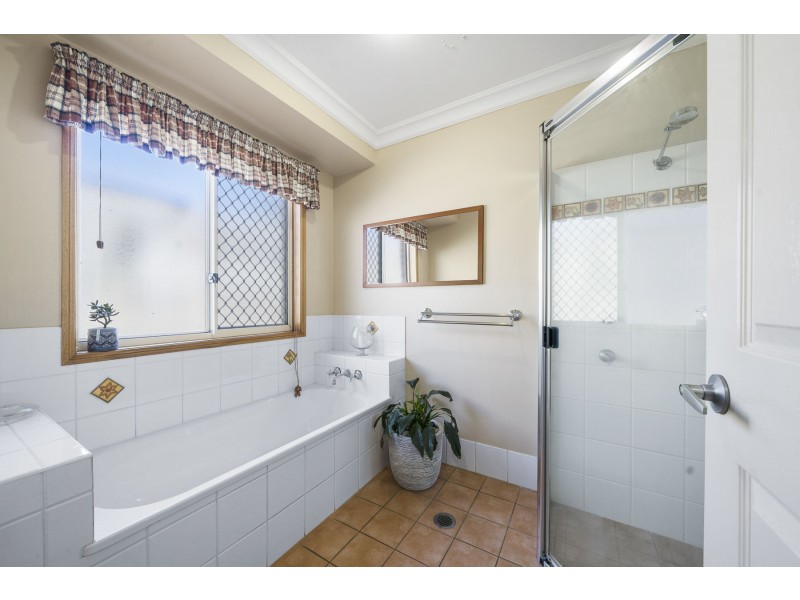 21 Scullin Street, Middle Ridge QLD 4350